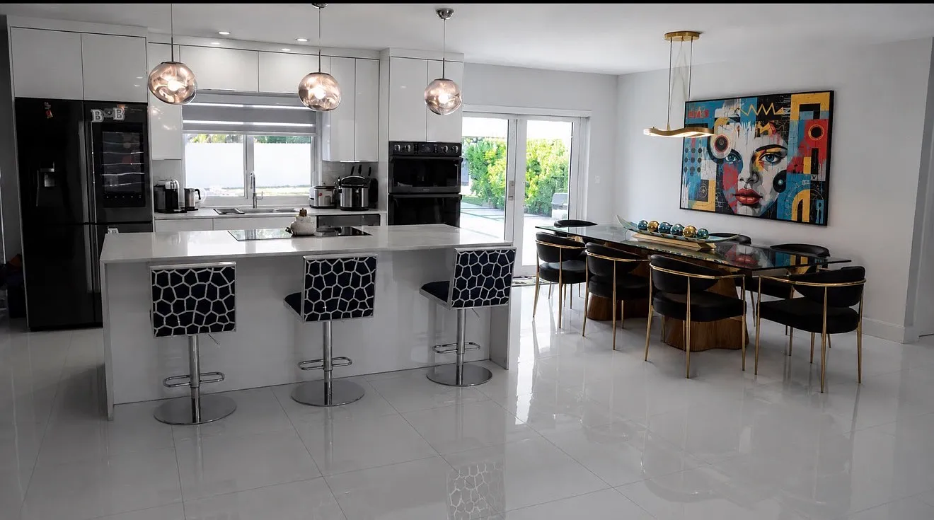 4 bed, 2000 sqft, $4,350 — Photo 3