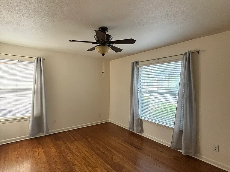 7706 Mertz Dr — Photo 4