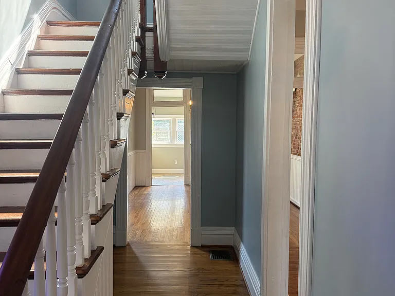 124 Powell St — Photo 4