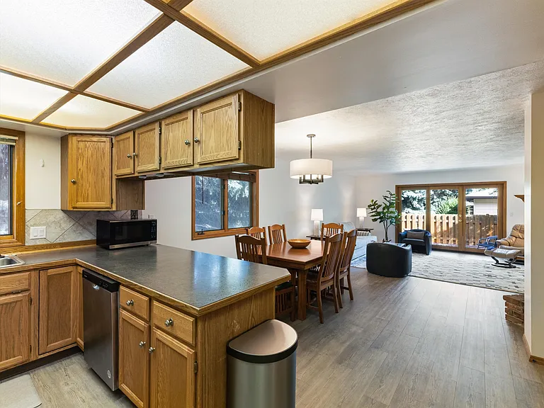 1711 W Koch St — Photo 17