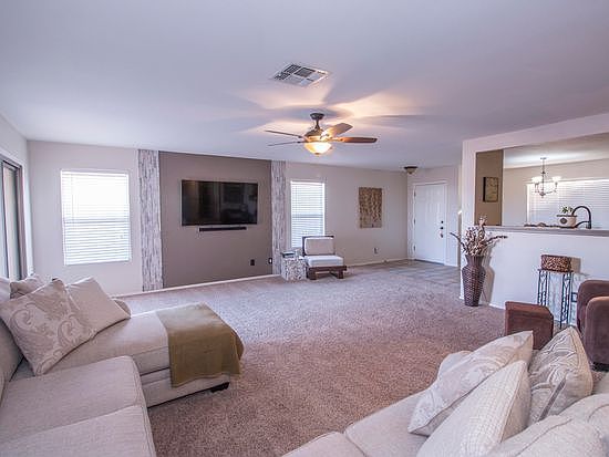 Open layout, w/lots of light