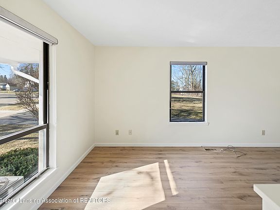 3rd image of 320 Park Meadows Dr