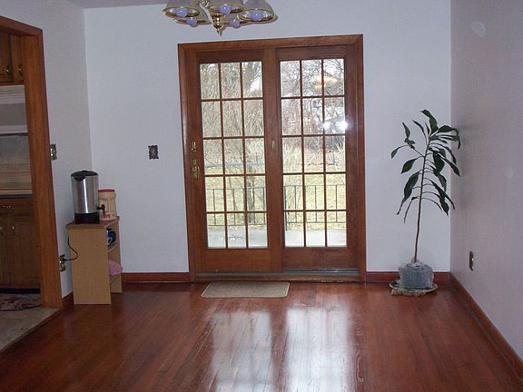 dining room w/ french door to patio