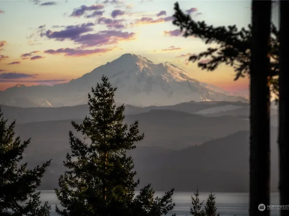 2955 Dogwood Terrace, Lummi Island, WA 98262