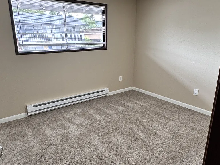427 Hewitt Ave #13 — Photo 6