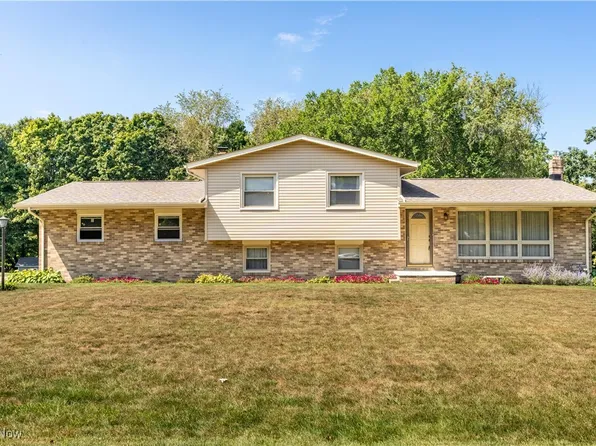 5733 Don Ave SW, Navarre, OH 44662
