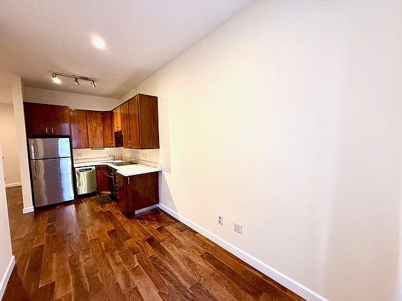 5th image of 513 3rd Ave #1