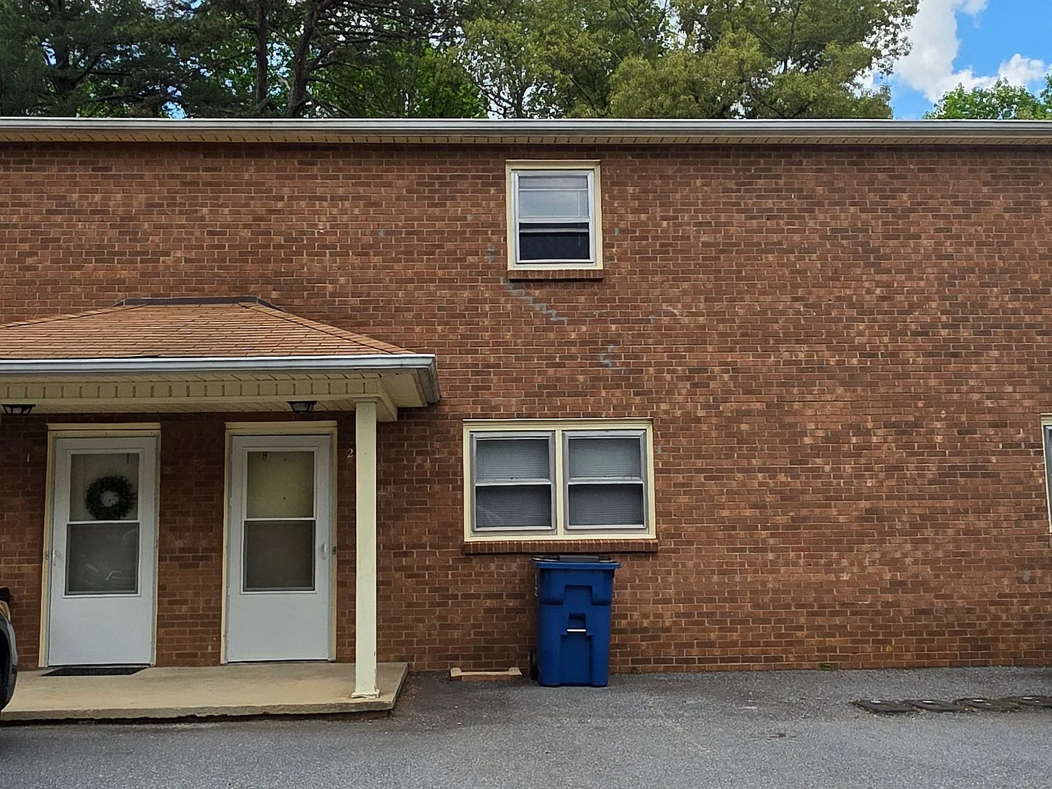 2 bed, 1.5 bath, 1230 sqft, $1,100 — Photo 2