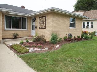 1613 Dearborn St, Crest Hill, IL 60403