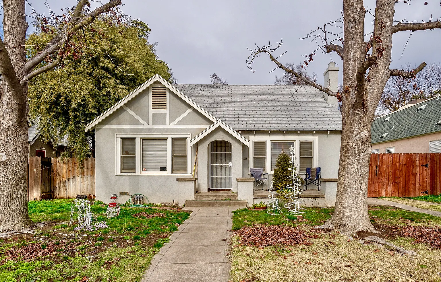 653 E Floradora Ave photo 1