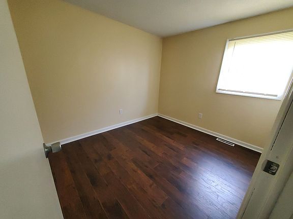 3rd image of 603 S Maplewood Dr #7MW