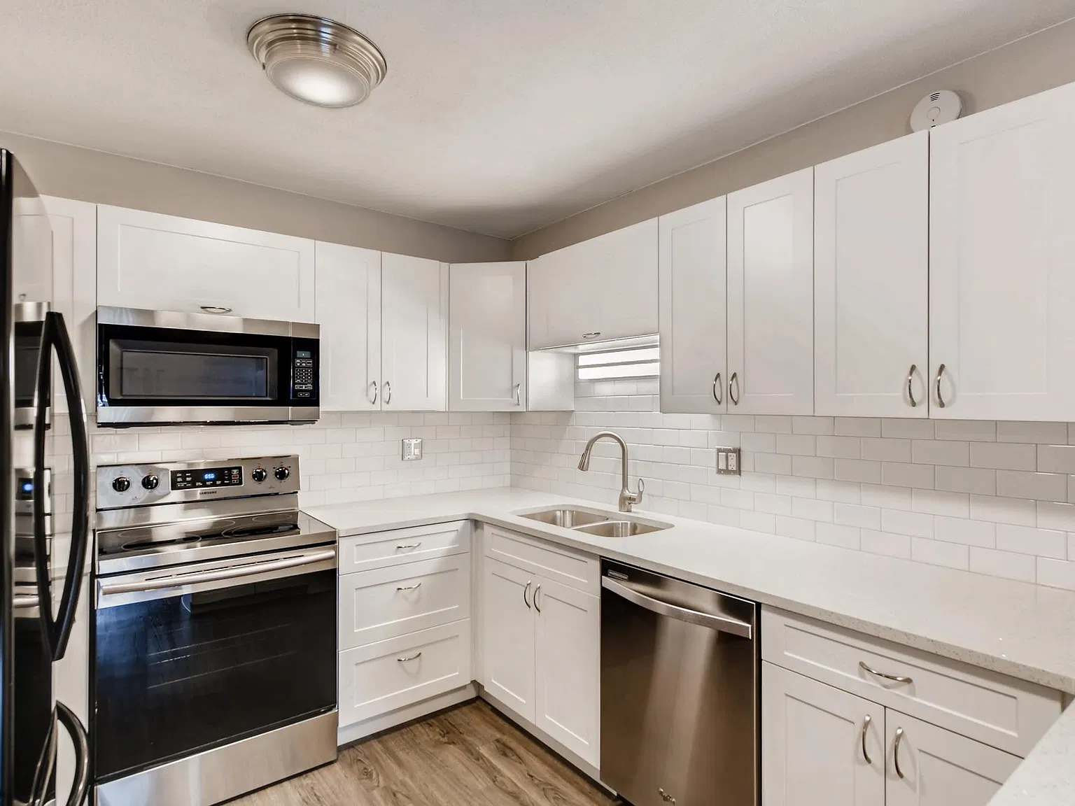 2 bed, 1012 sqft, $1,575 — Photo 3