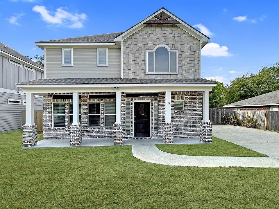 1st image of 1104 Bayou Woods Dr