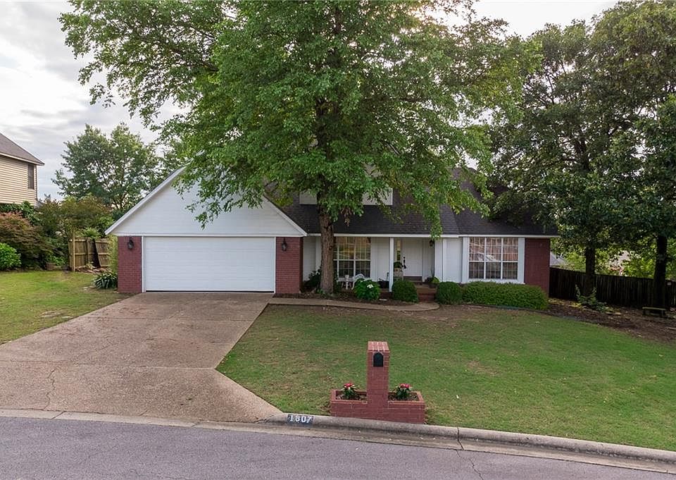 1st image of 1807 Bunker Hill Dr