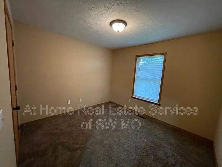 5543 W David — Photo 6