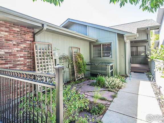 3rd image of 1953 S View Dr