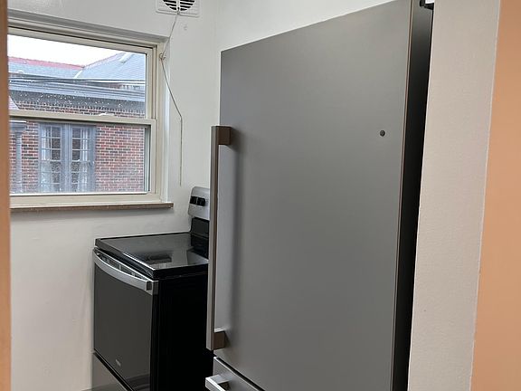 3rd image of 8 Bartlett Ave