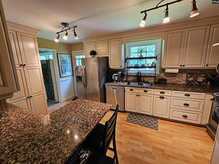 625 Challedon Dr — Photo 10