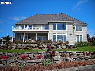 1st image of 300 NW Ilwaco Ct
