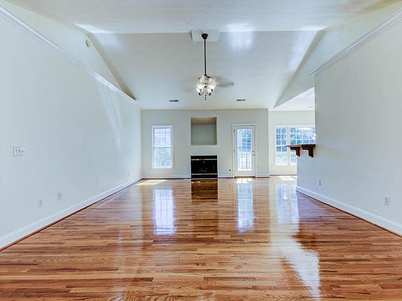 5th image of 1607 Sterling Place Cir