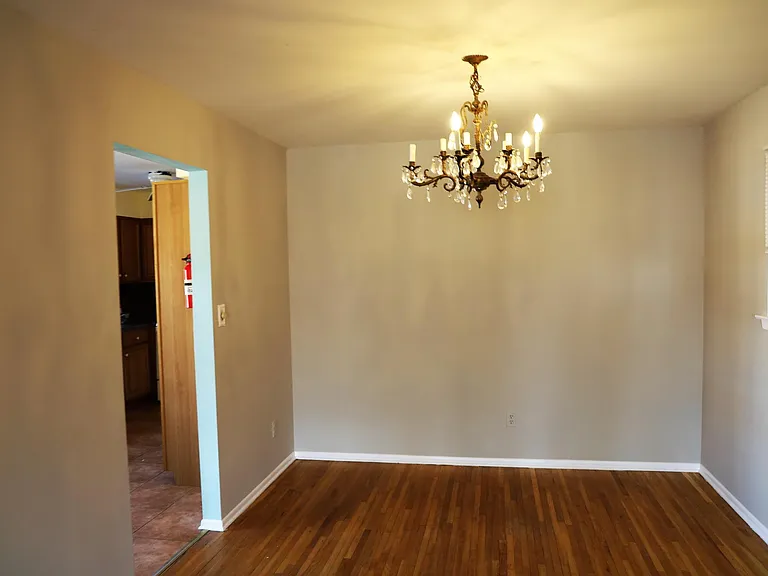 635 Sussex St — Photo 2