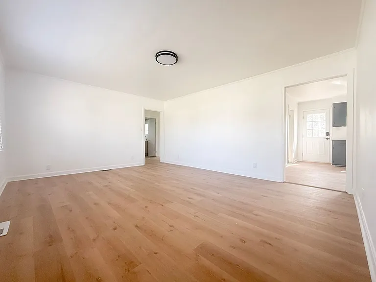 125 Woodland St — Photo 2