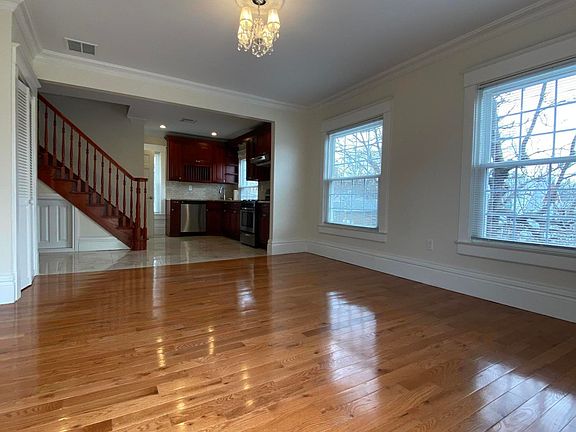 4th image of 124 Seaview Ave #2