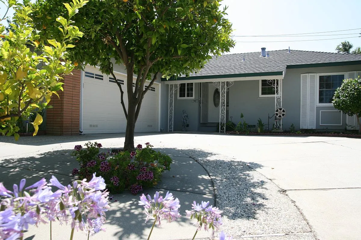 3 bed, 1200 sqft, $4,550 — Photo 1