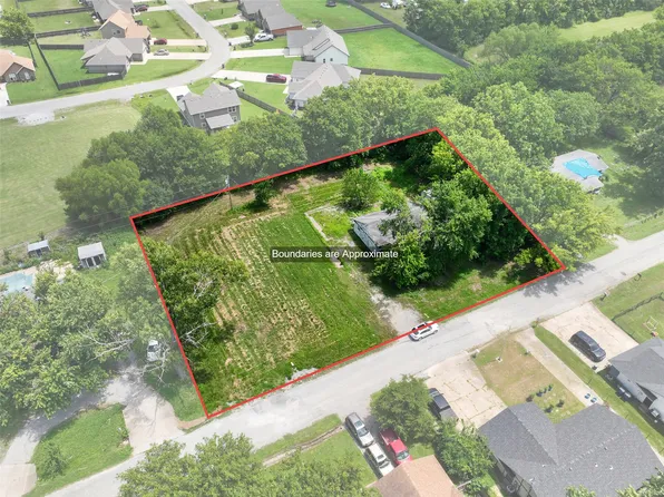 320 N 2nd St, Chouteau, OK 74337
