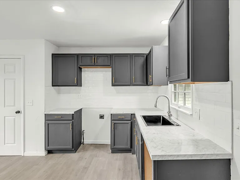10313 N McKinley Ave — Photo 6