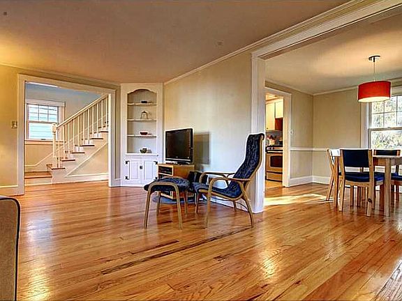 4th image of 36 Betsey Williams Dr