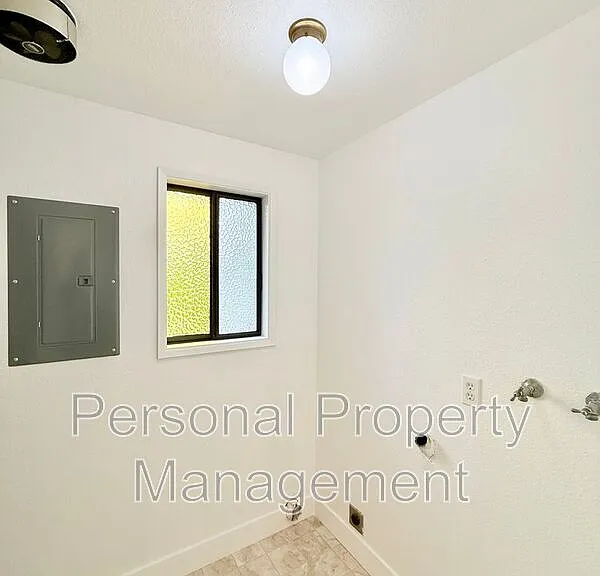 1410 NE 72nd St #3 — Photo 9