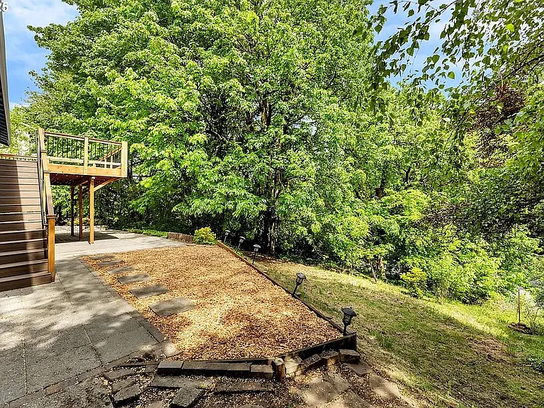 1320 NW Maple Ln #B — Photo 15