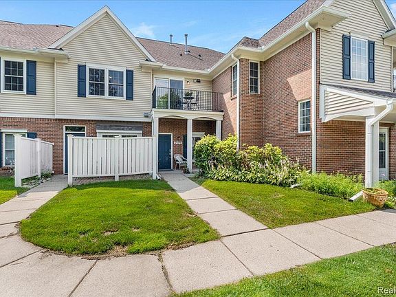 3rd image of 2929 Cottonwood Dr