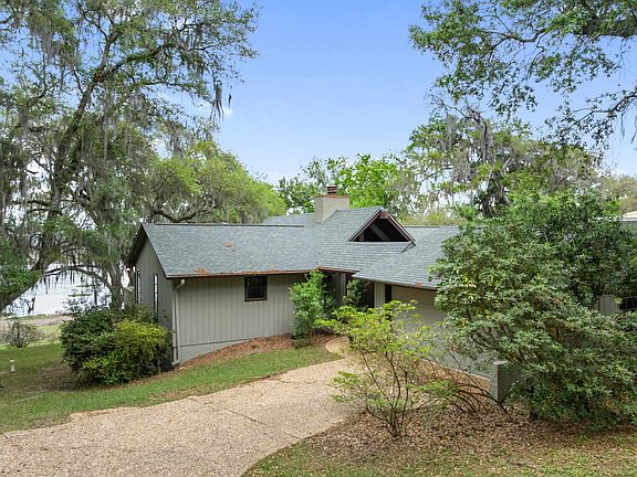 4th image of 2628 Lucerne Dr