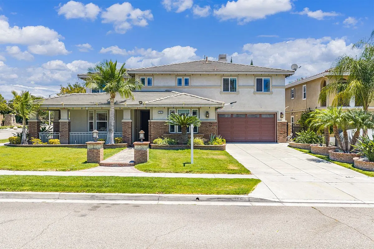 6 bed, 3.0 bath, 3806 sqft, $4,800 — Photo 1