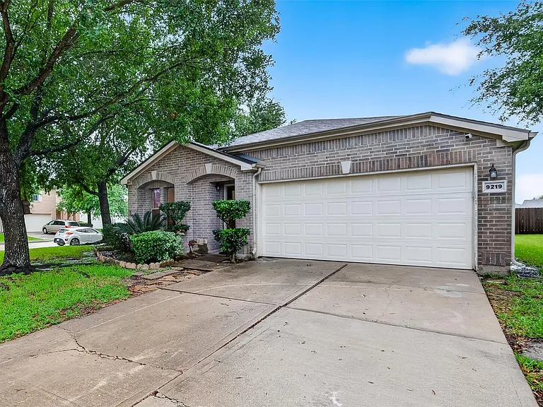 9219 Pinderfield Ct — Photo 2