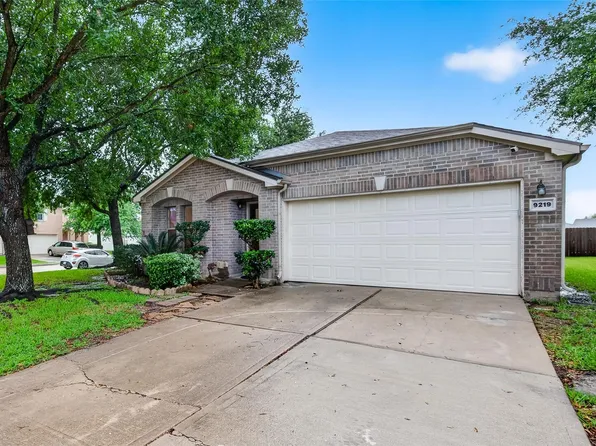 9219 Pinderfield Ct, Houston, TX 77083