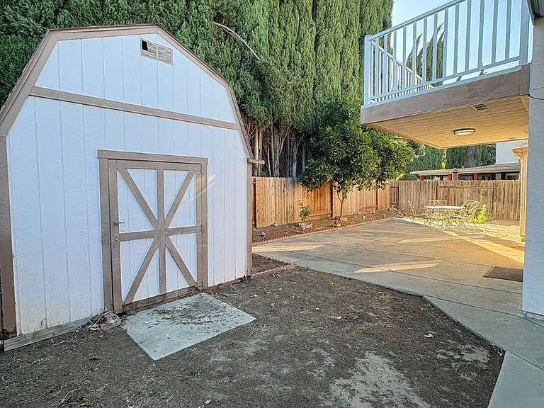 628 Saratoga Ct — Photo 21