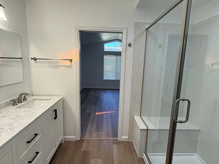 300 Grove Ct — Photo 6