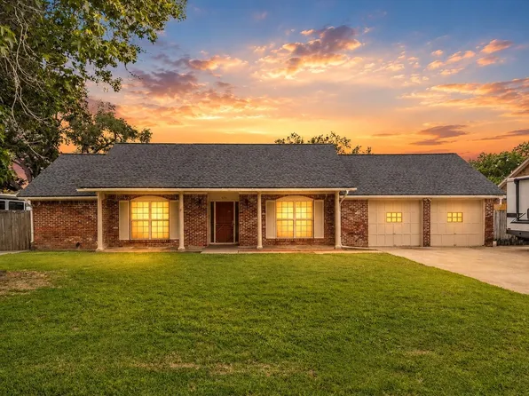 635 Meadowlawn Ave, Shoreacres, TX 77571