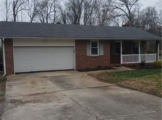 205 Hickory Ln, Mauldin, SC 29662