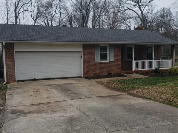 205 Hickory Ln, Mauldin, SC 29662