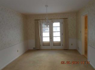 822 Winthrop Ln, Rockford, IL 61107