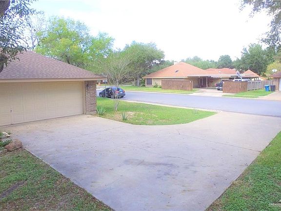 4th image of 3205 Pelican Ave