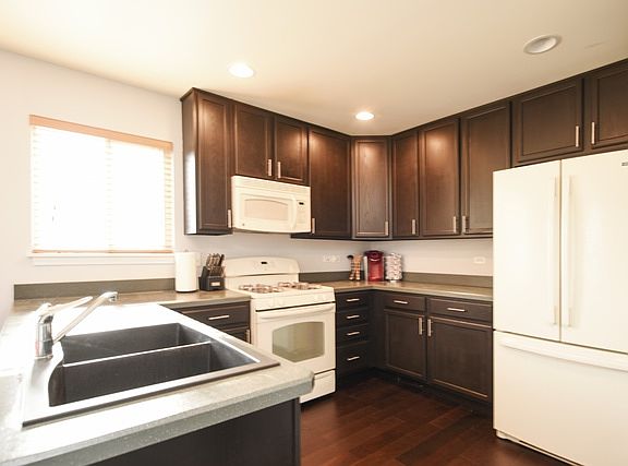 3rd image of 609 Richard Brown Blvd