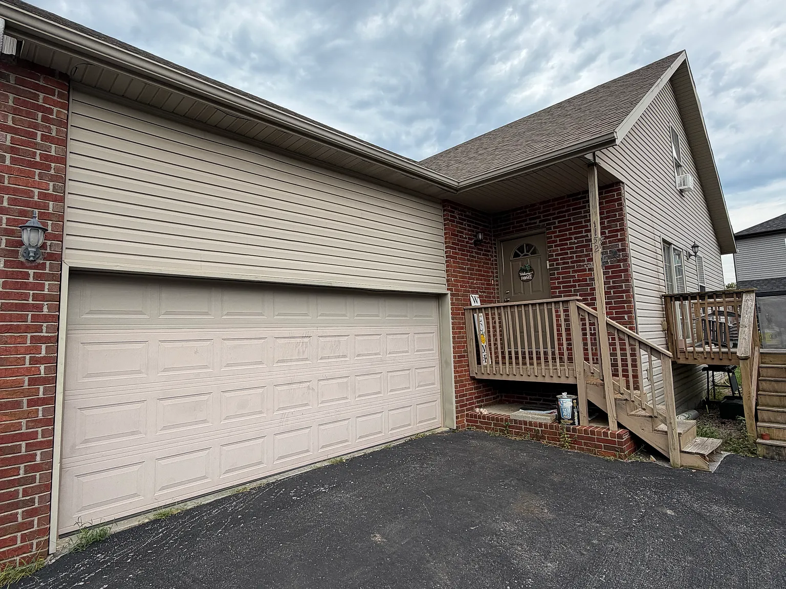 4 bed, 2.5 bath, 1800 sqft, $1,450 — Photo 1