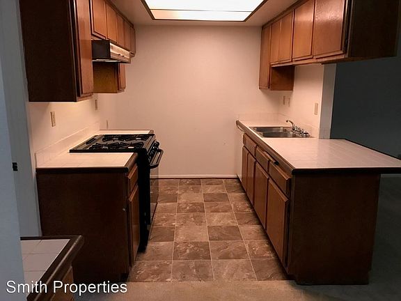 3rd image of 1865 Plaza Del Amo APT 4