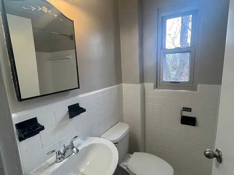 409 Laverne Ave — Photo 8