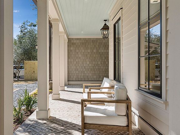 4th image of 740 Atlantic St